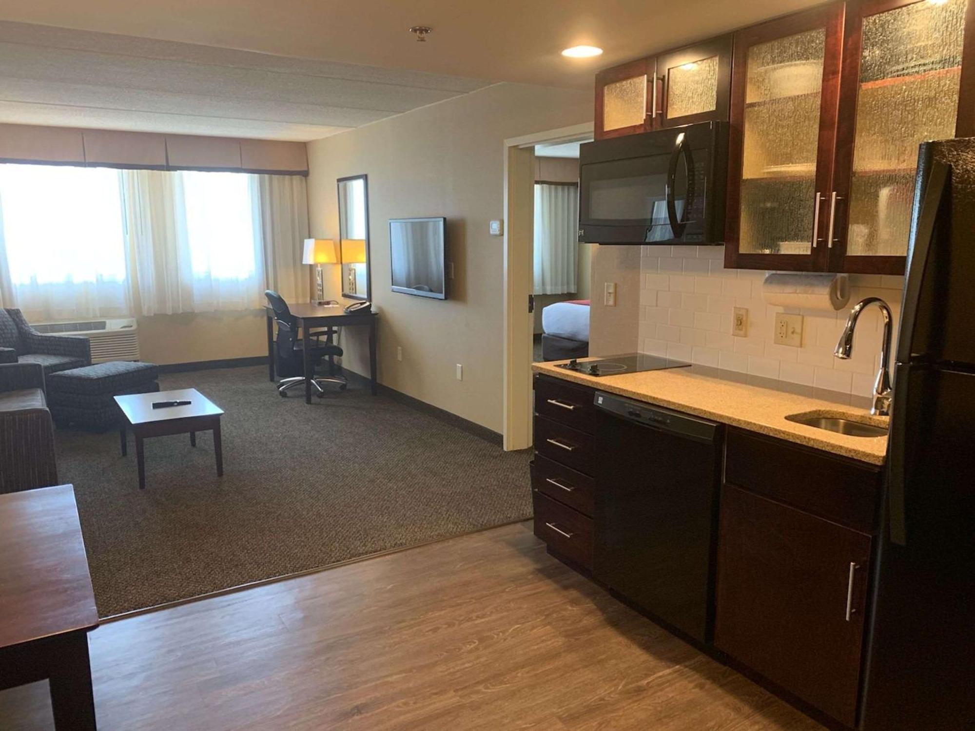 Comfort Inn & Suites Wadsworth Ngoại thất bức ảnh