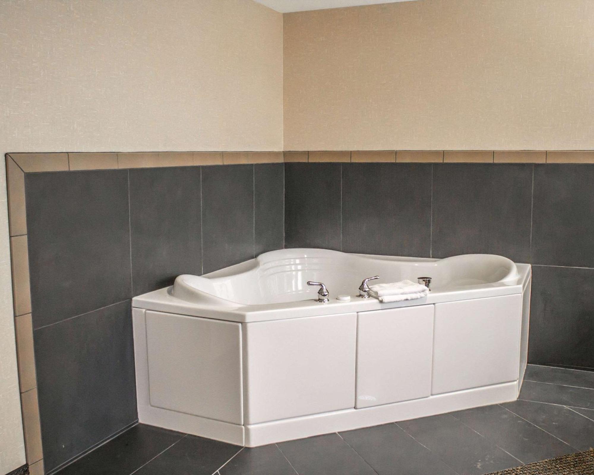 Comfort Inn & Suites Wadsworth Ngoại thất bức ảnh